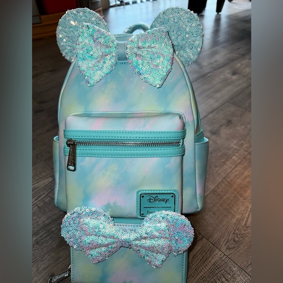 Loungefly Minnie Mouse sequins Bow mini backpack with matching wallet - Picture 2 of 7